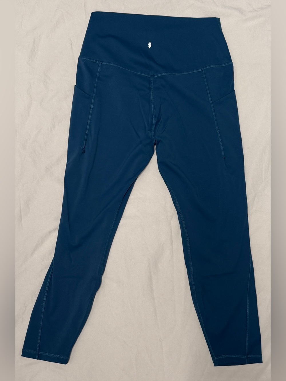 Navy High-Waist Performance Leggings with Side Pockets